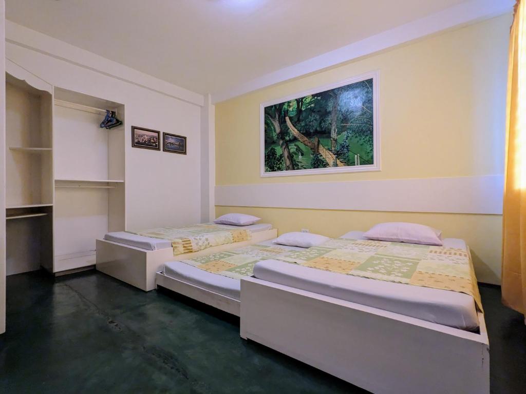 Postel nebo postele na pokoji v ubytování Citadel Alona Inn