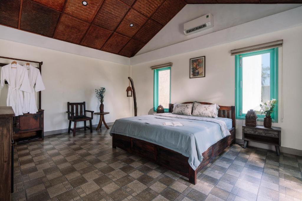 Postel nebo postele na pokoji v ubytování Lamer Hoian Villa