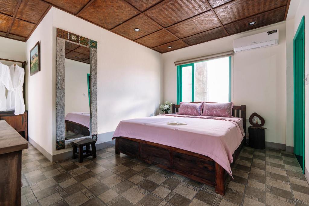 Postel nebo postele na pokoji v ubytování Lamer Hoian Villa