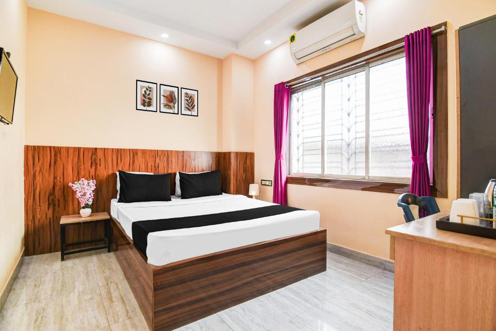Postel nebo postele na pokoji v ubytování Super Hotel O DumDum Thana More formerly Bimla Regency