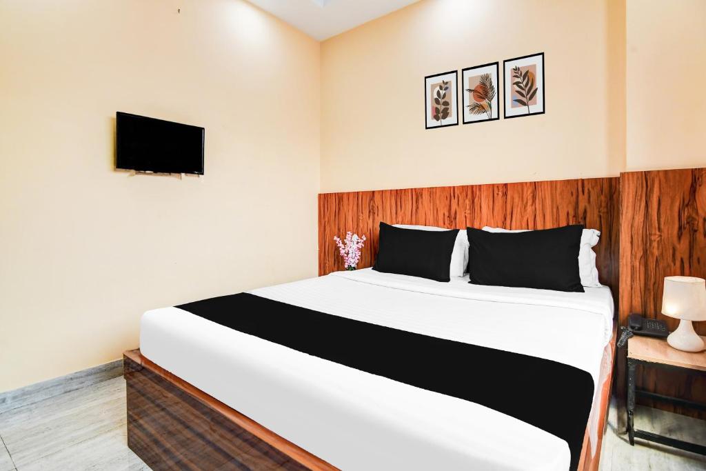 Postel nebo postele na pokoji v ubytování Super Hotel O DumDum Thana More formerly Bimla Regency