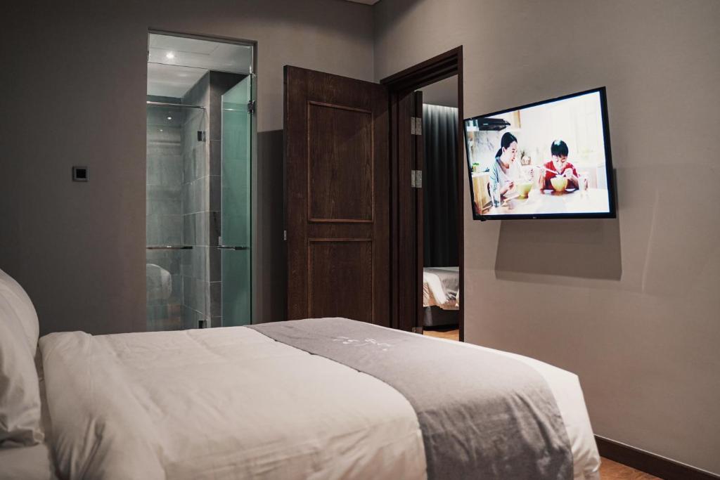 Postel nebo postele na pokoji v ubytování Amigo Hotel