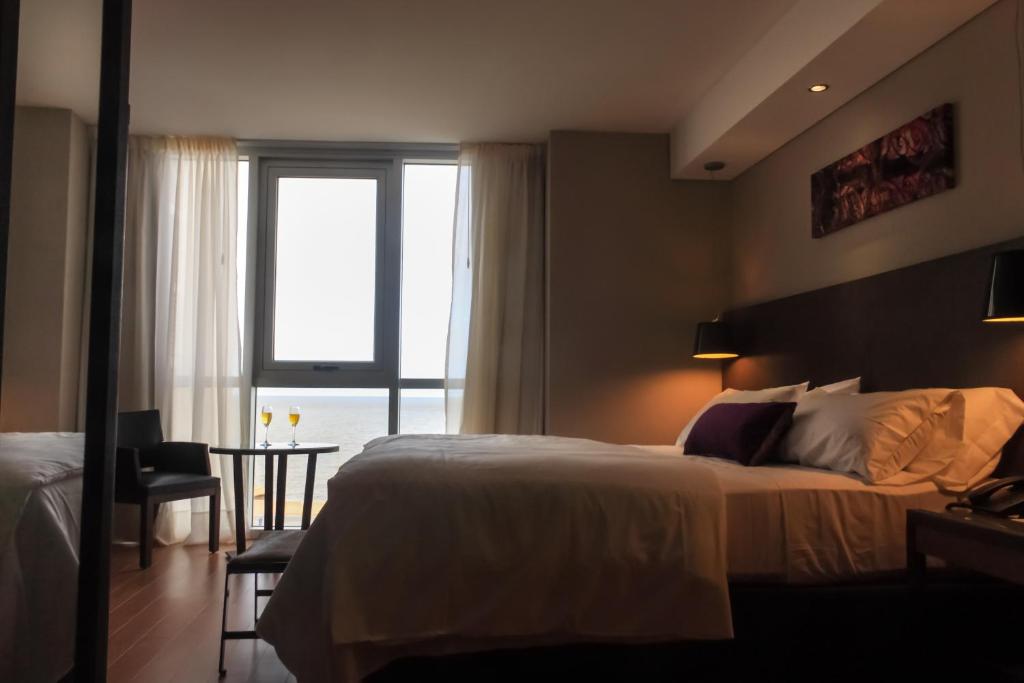 Postel nebo postele na pokoji v ubytování AXSUR Design Hotel