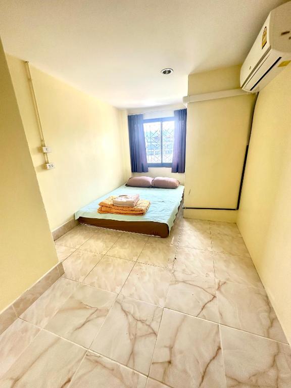 Postel nebo postele na pokoji v ubytování Tnon Samui Hostel