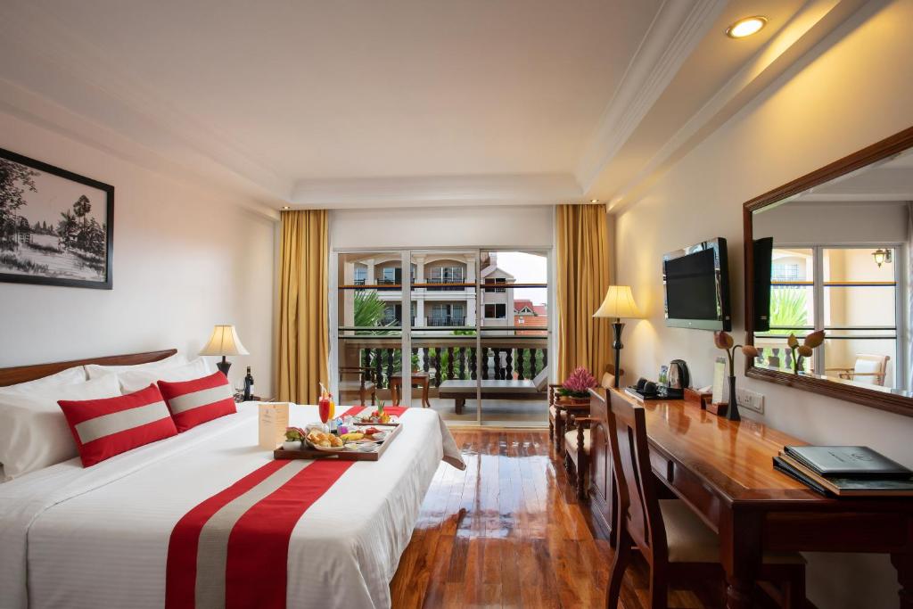 Postel nebo postele na pokoji v ubytování Hotel Somadevi Angkor Resort & Spa
