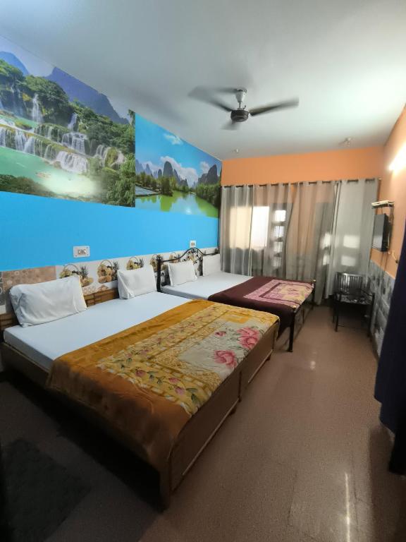 Postel nebo postele na pokoji v ubytování Hotel Apple Rose UCO BANK