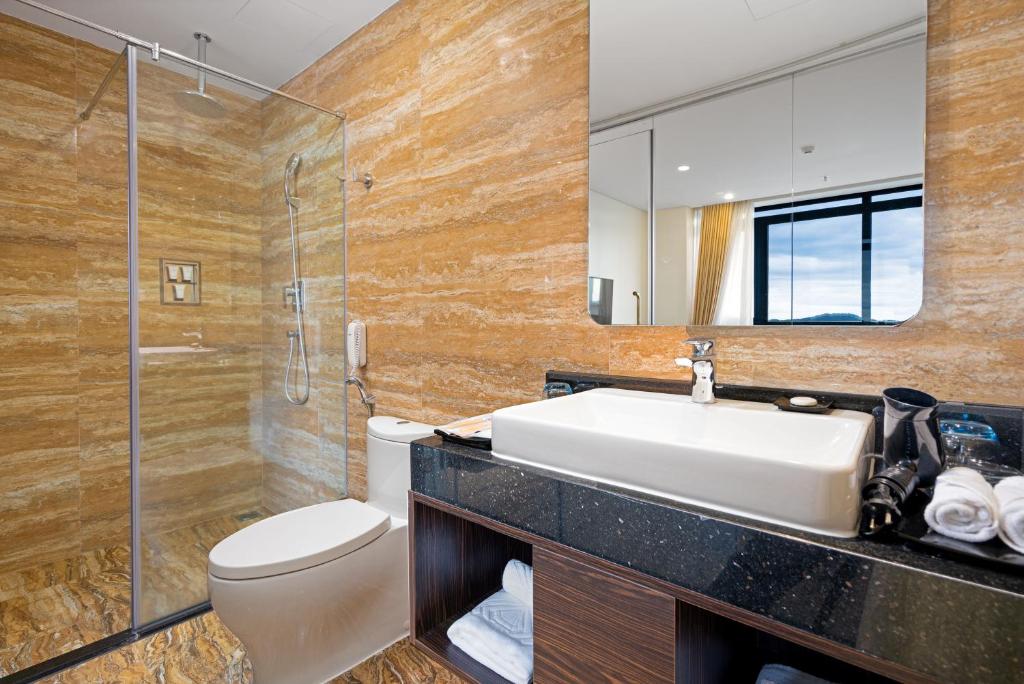Koupelna v ubytování Emerald Bay Hotel & Spa Nha Trang