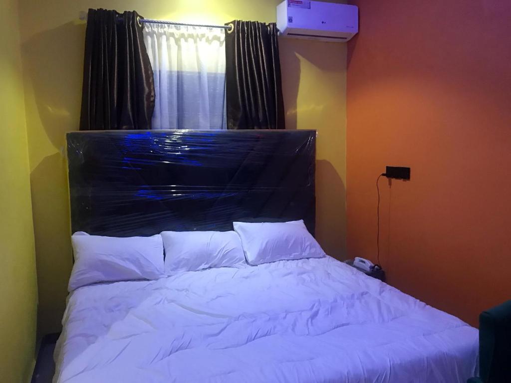 Postel nebo postele na pokoji v ubytování Woolwich First Hotel