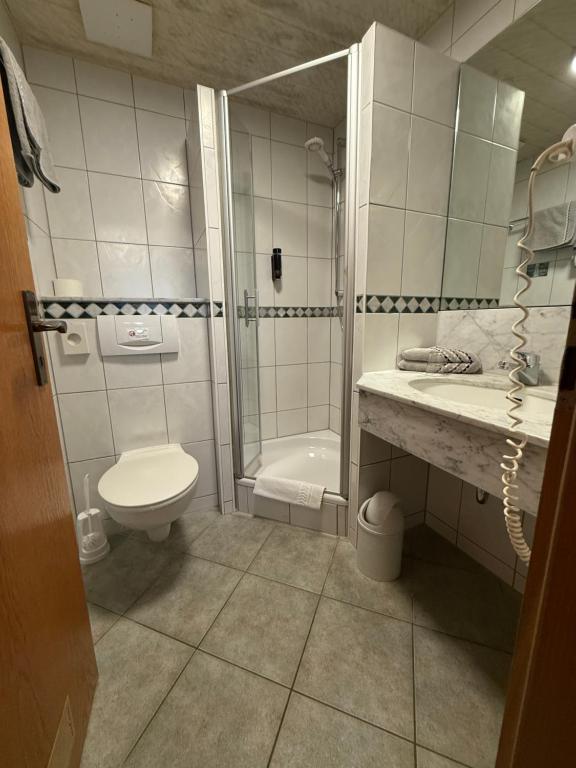 Koupelna v ubytování Hotel Hubertus Gernsheim Rhein