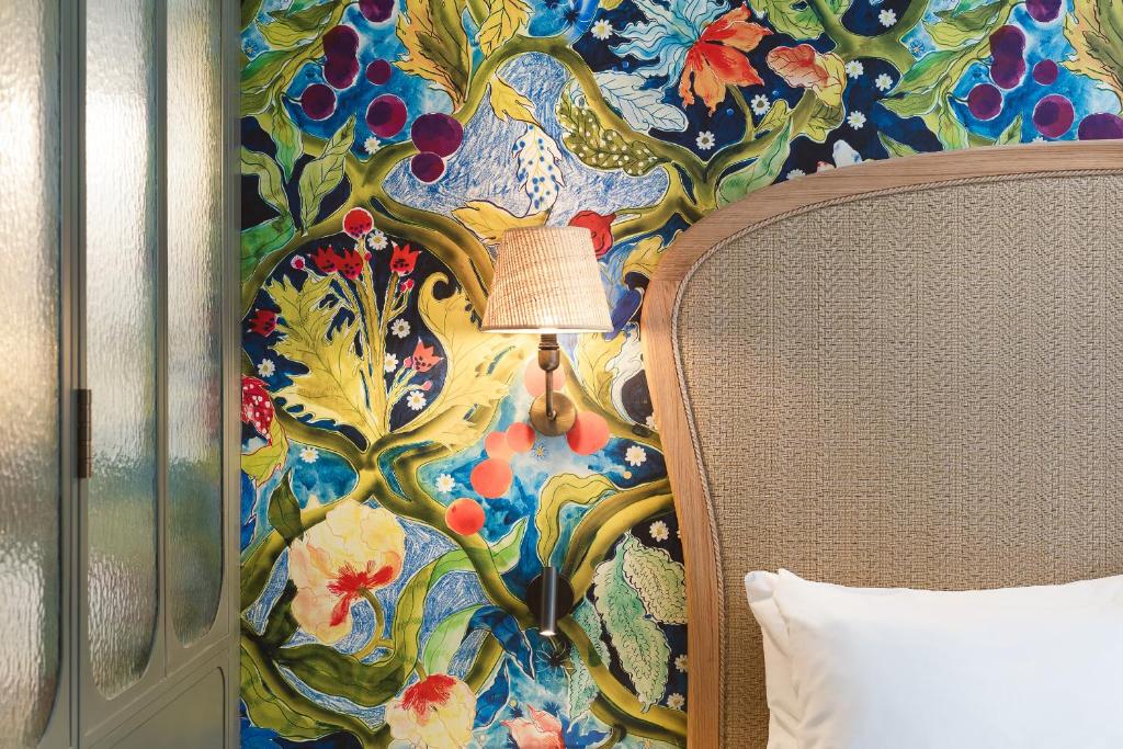 Miss Fuller - Resim 3