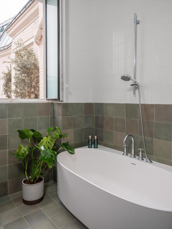 Miss Fuller - Resim 35