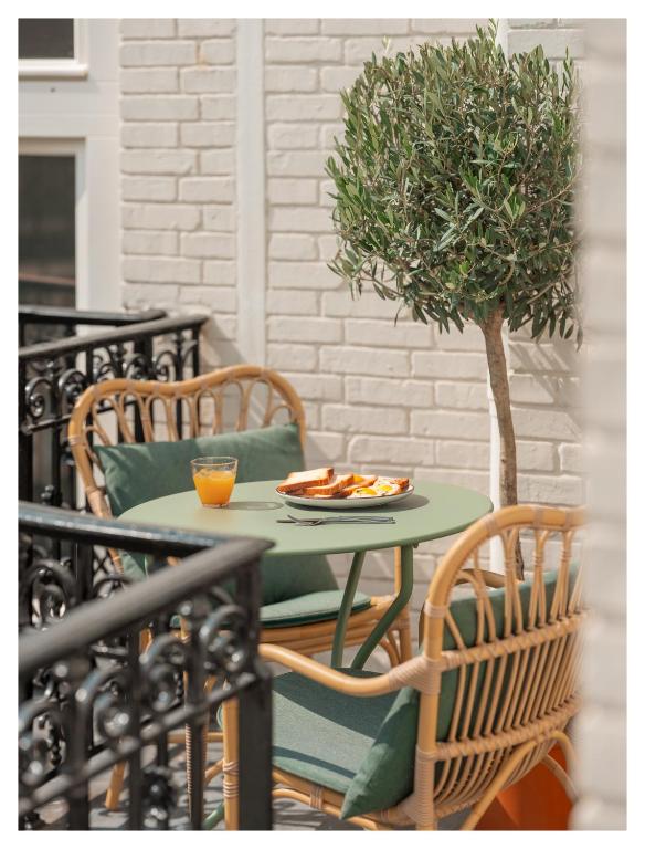 Miss Fuller - Resim 23