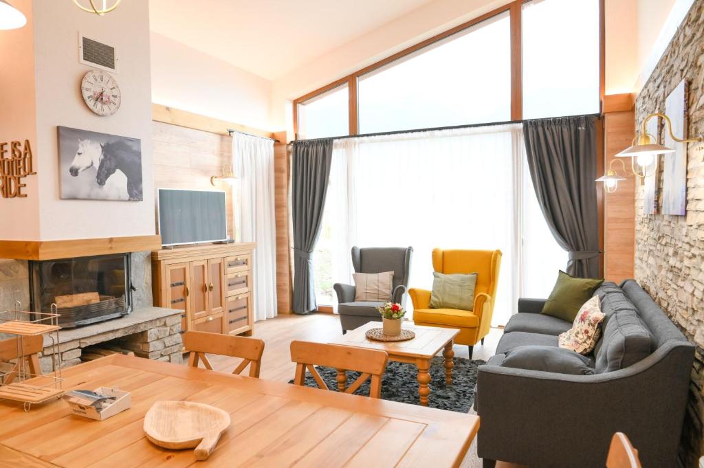Posezení v ubytování Villa Letizia near the Pirin Golf Resort
