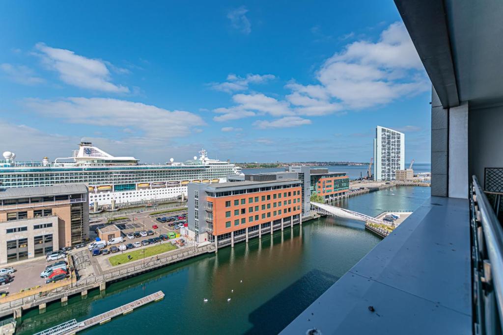 NOVU Apartments Liverpool Waterfront - Two-Bedroom Superior Apartment