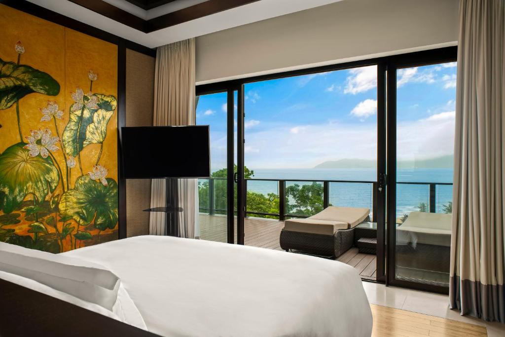 Three-bedroom Seaview Hillside Villa with Heated Pool