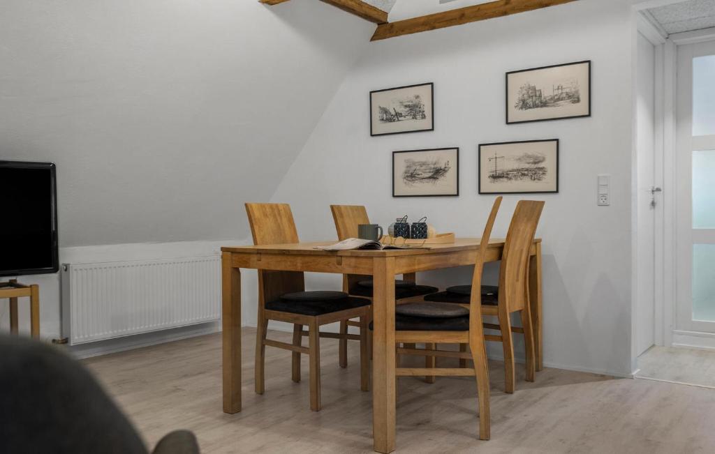 TV a/nebo společenská místnost v ubytování 2 Bedroom Gorgeous Apartment In Ulfborg