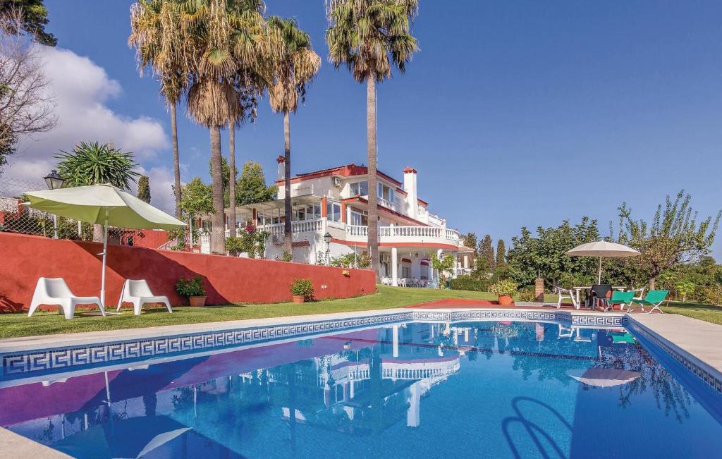 Πισίνα στο ή κοντά στο 3 Bedroom Lovely Apartment In Malaga