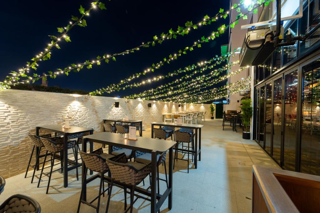 Four Points by Sheraton Production City, Dubai - Resim 11