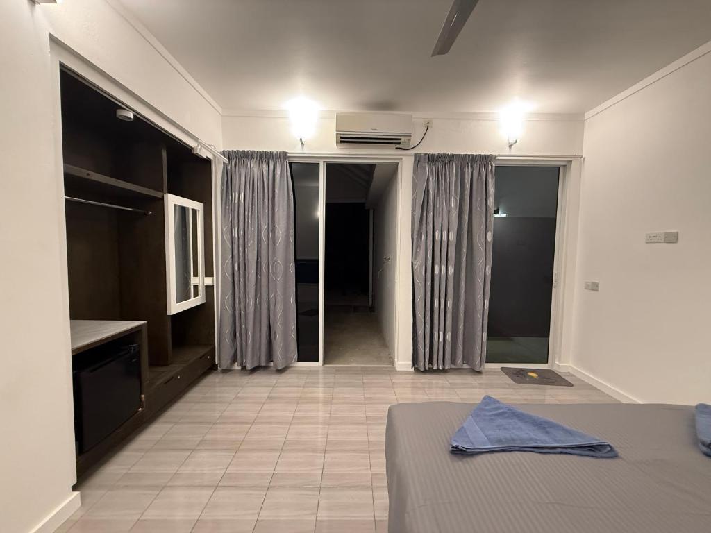 Postel nebo postele na pokoji v ubytování Triple Villa by Rashuthere