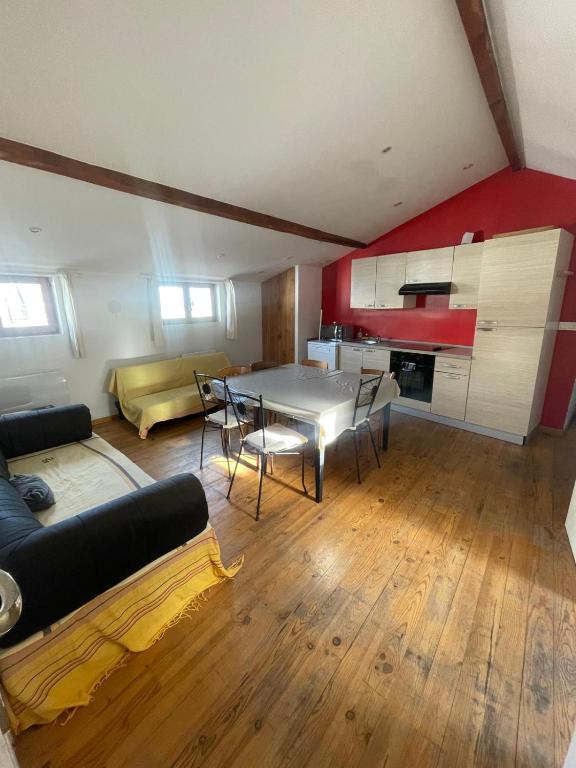 a living room with a table and a couch at joli T3 au coeur de lourdes in Lourdes