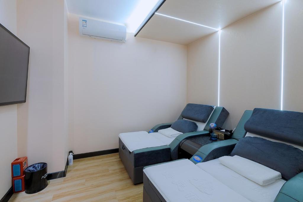 TV a/nebo společenská místnost v ubytování Andy International Hotel Shenzhen University Nanshan Metro Branch