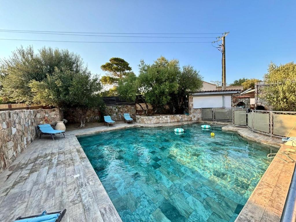 Πισίνα στο ή κοντά στο Villa La Crique - Piscine vue montagne climatisé