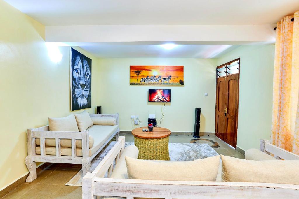 Postel nebo postele na pokoji v ubytování Diani Beach Gold Apartments