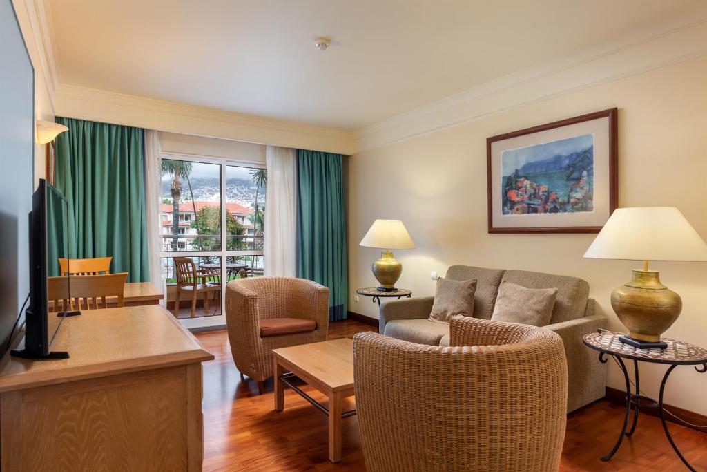 
Superior Family Room (2 Adults + 2 Children)
