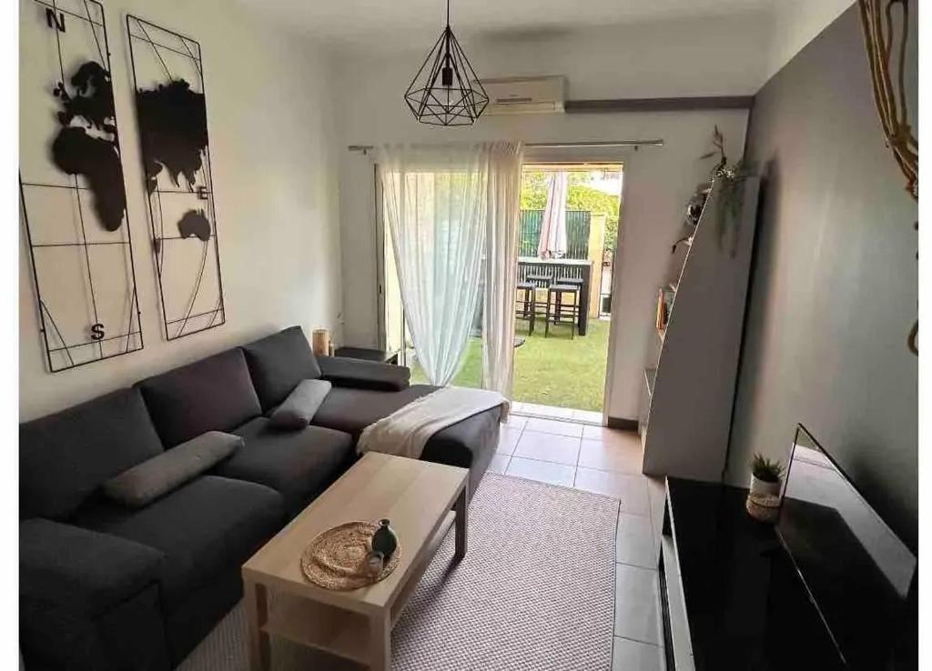 Appartement charmant au Pradet avec terrasse, 33 m², jardin