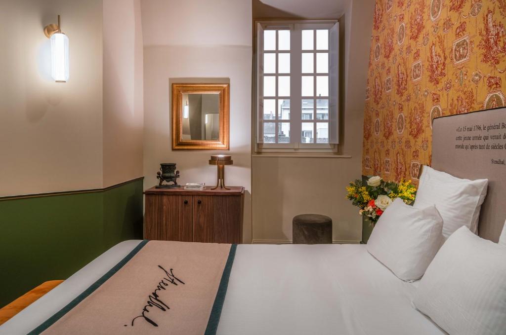 Postel nebo postele na pokoji v ubytování Hôtel Littéraire Stendhal et Spa
