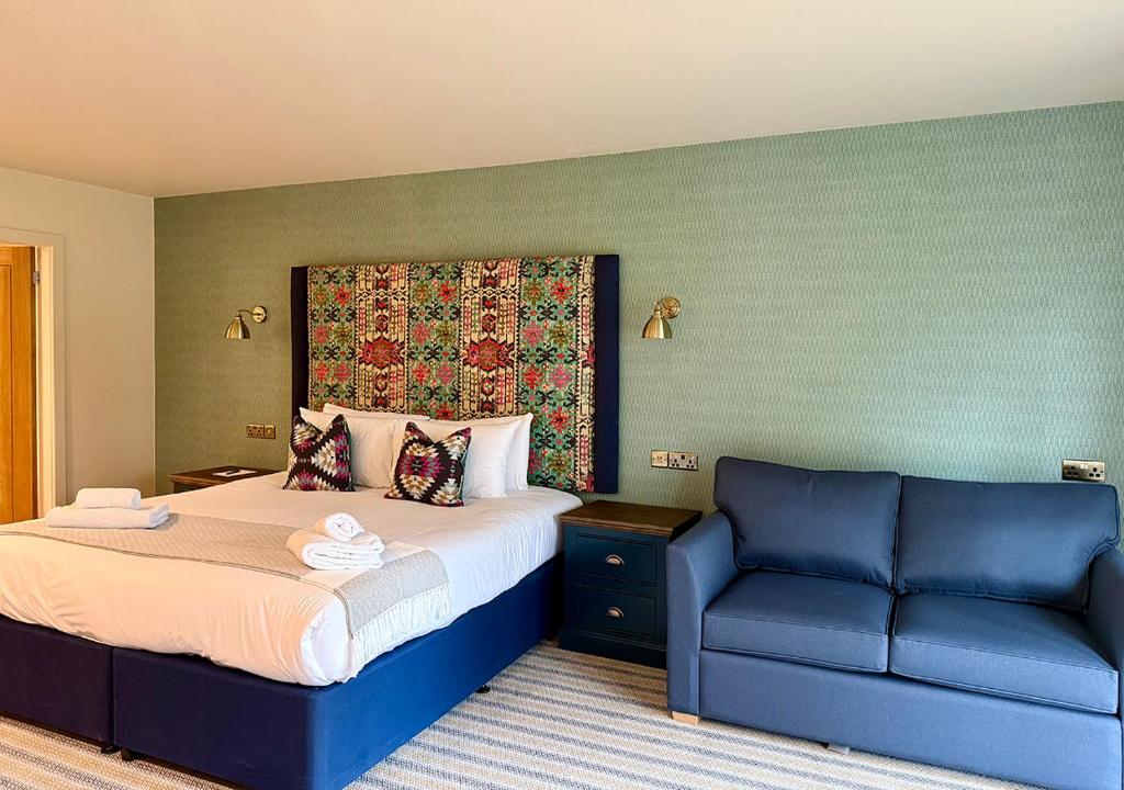 Кровать или кровати в номере Great Hallingbury Manor & Lodges London Stansted