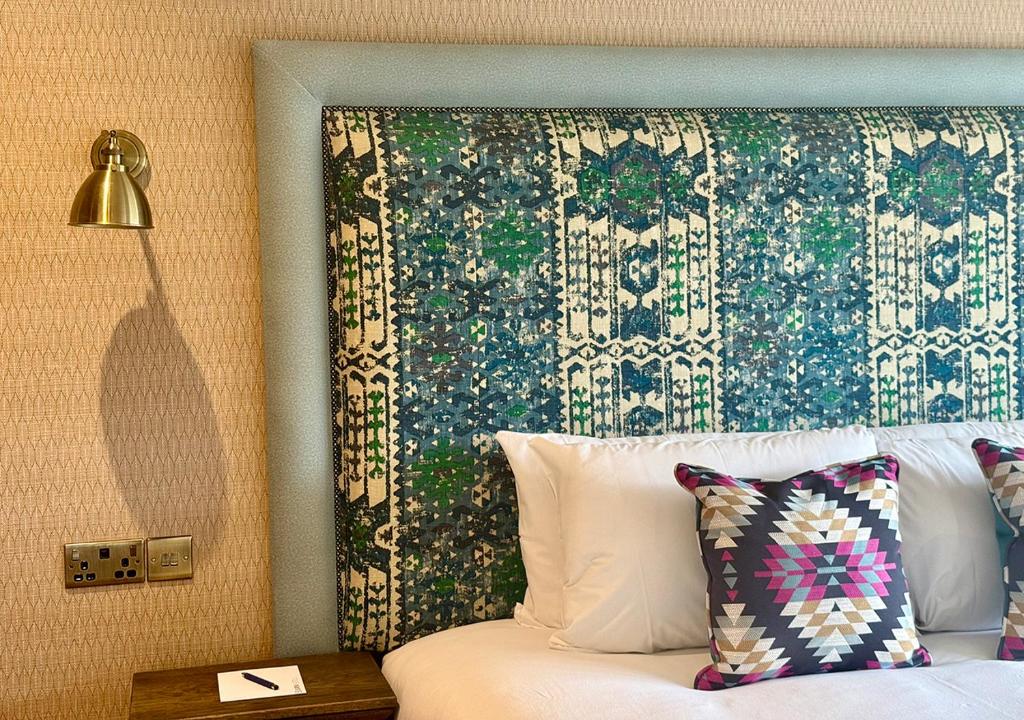 Кровать или кровати в номере Great Hallingbury Manor & Lodges London Stansted