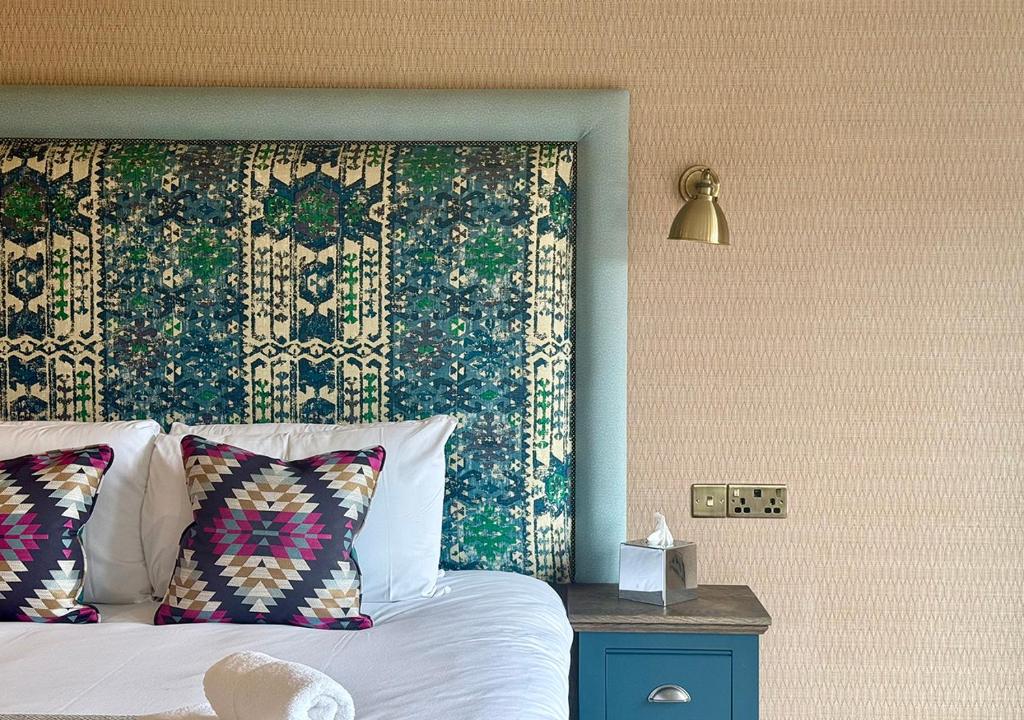 Кровать или кровати в номере Great Hallingbury Manor & Lodges London Stansted