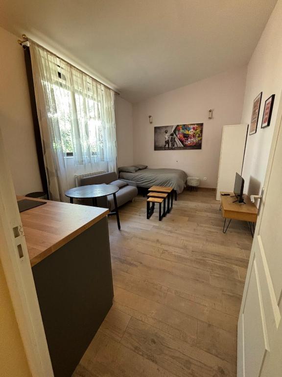 a small living room with a bed and a table at Suite Lyon Coeur Monplaisir in Lyon