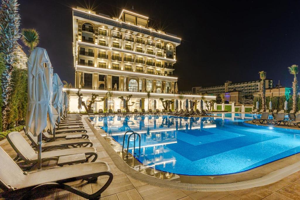 Serenity Queen Hotel - 11