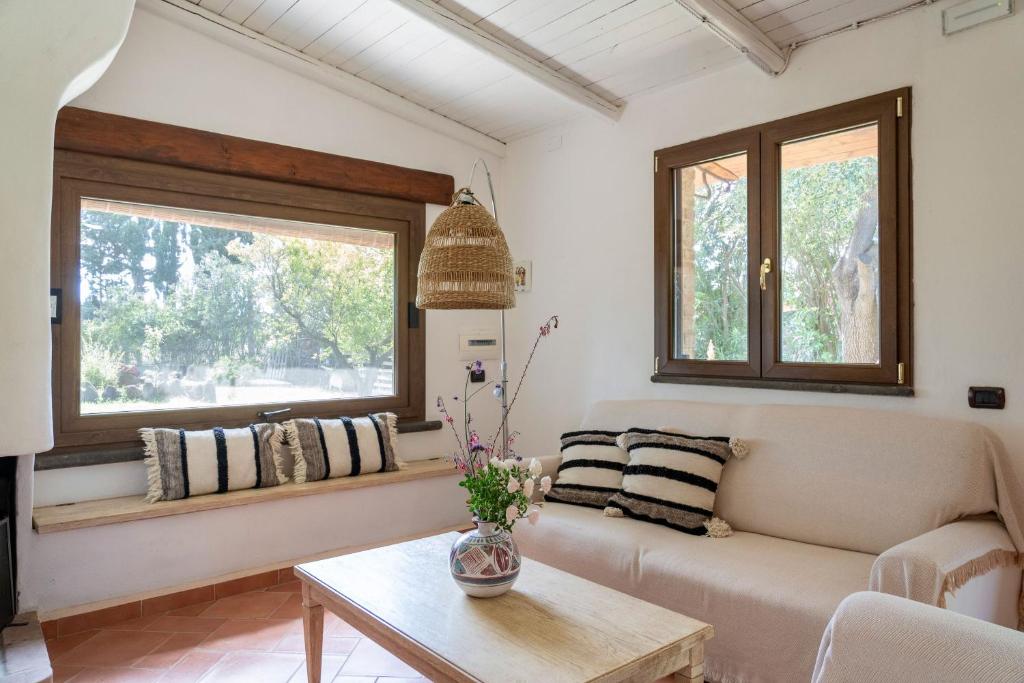 a living room with a couch and a table at Casa Nurru in Orosei