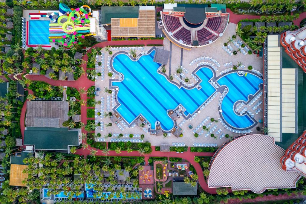 Bazén v ubytování Delphin Palace Hotel nebo v jeho okolí
