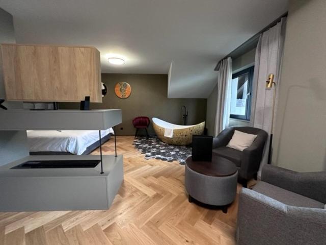 Postel nebo postele na pokoji v ubytování BERG & BERG HOTEL - Kerns Self-Check-in
