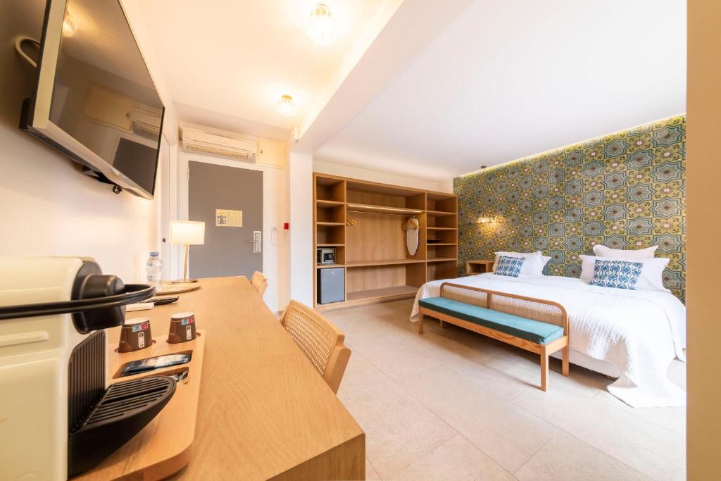 a hotel room with a bed and a kitchen at Les Capucines Saint Tropez in Saint-Tropez