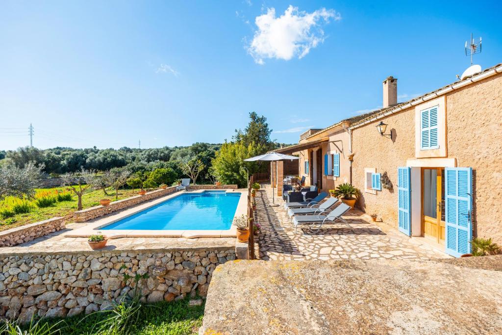 an external view of a house with a swimming pool at Can Pascual Gran in Manacor
