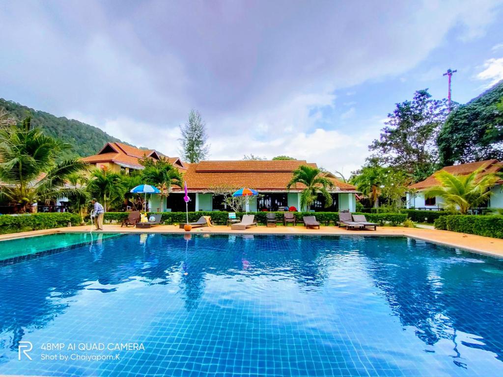 Banana Beach Resort - Zwembad Zee -uitzicht