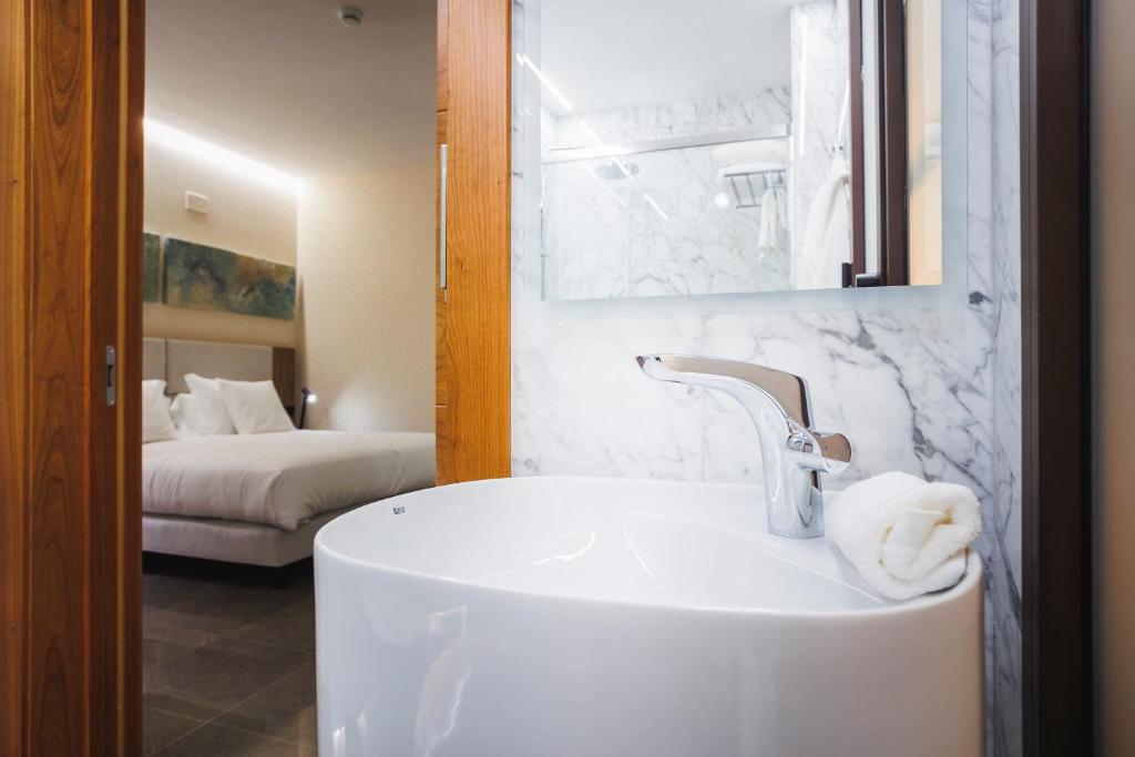 Corral del Carbón GG Luxury Hotel Boutique - 17