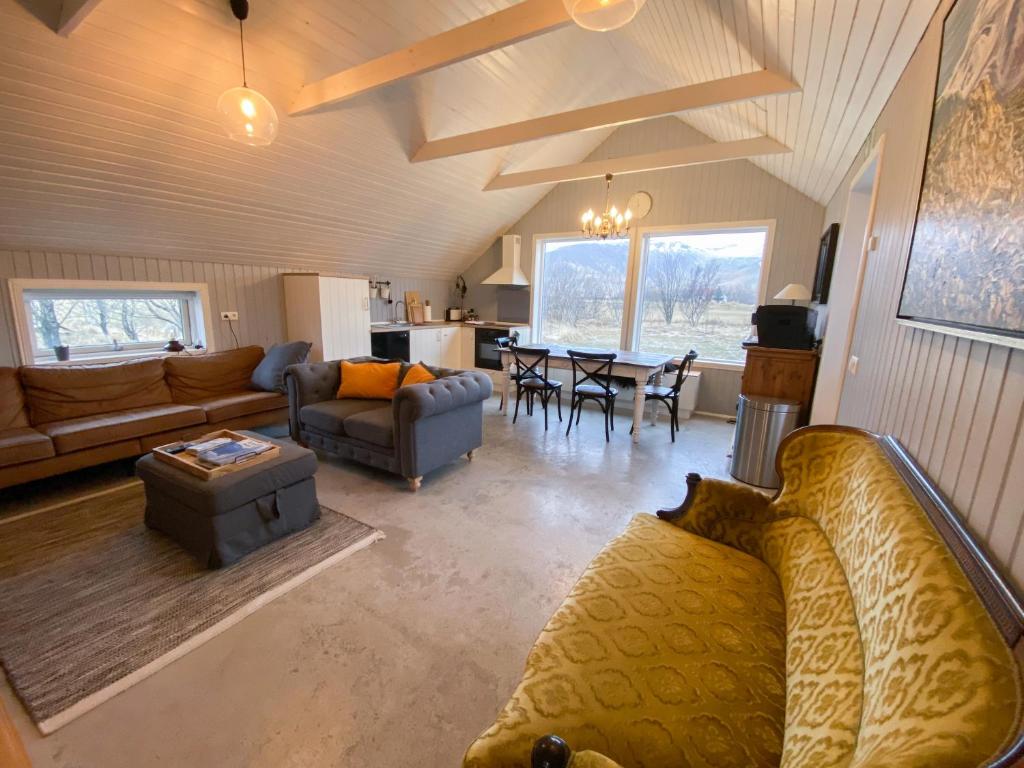 Χώρος καθιστικού στο Grund Cabin
