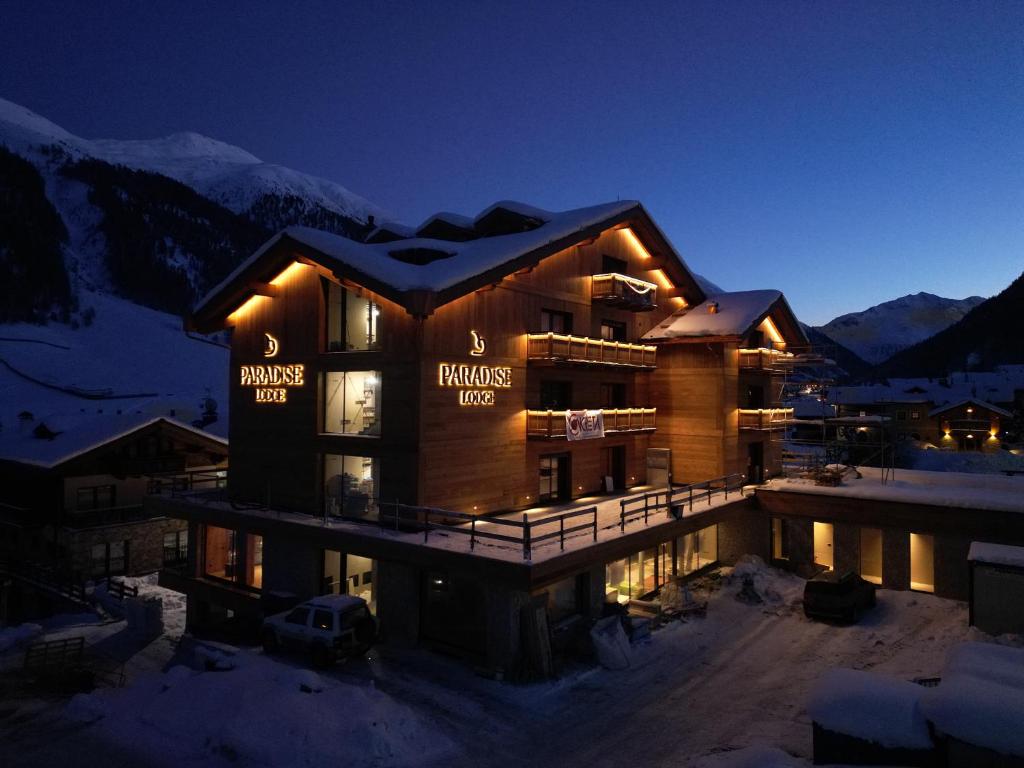 Nespecifikovaný výhled na hory nebo výhled na hory při pohledu z hotelu