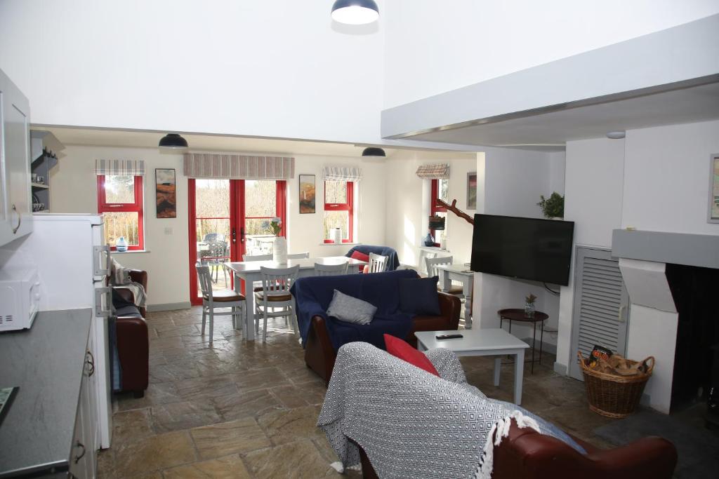 TV a/nebo společenská místnost v ubytování An Creagán Self Catering Cottages
