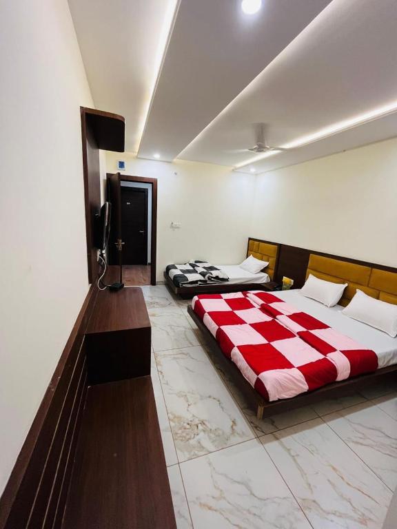 Postel nebo postele na pokoji v ubytování Hotel PRAKASHAM
