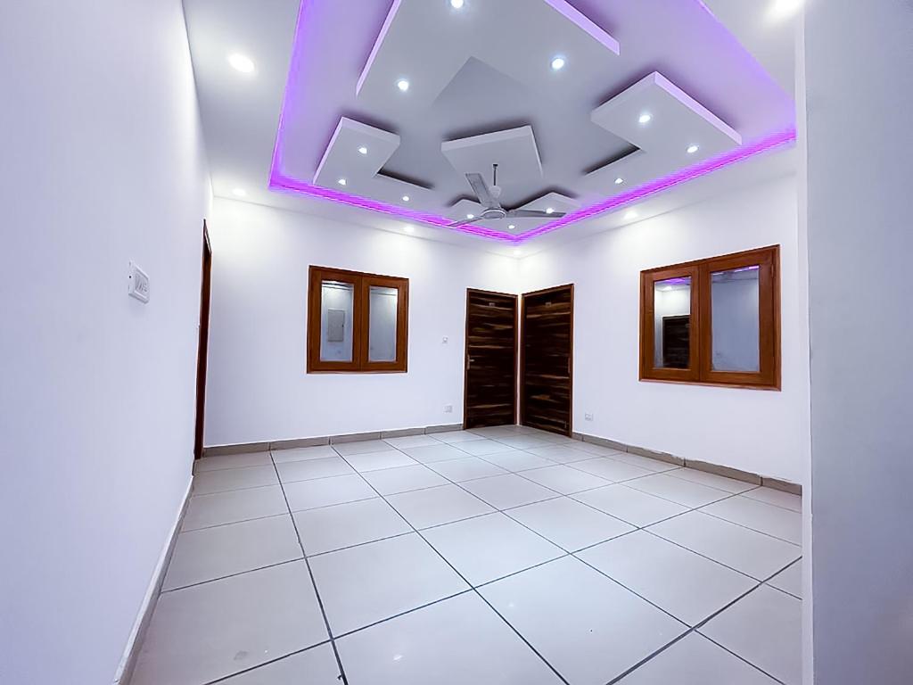 Fotografie z fotogalerie ubytování Hotel J Garden - Near Sec 137 Metro v destinaci Noida