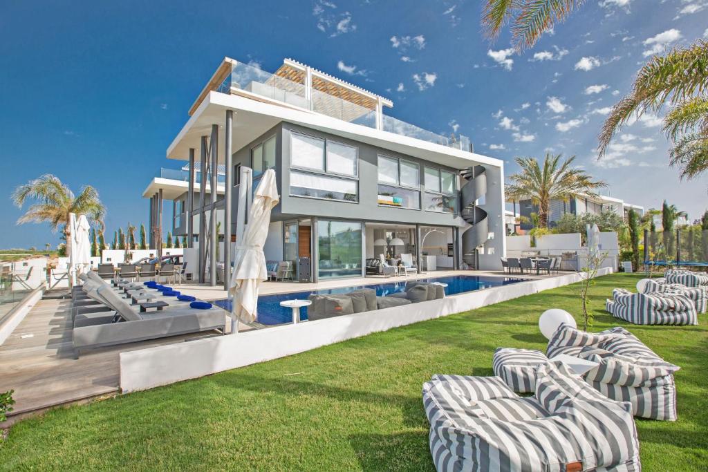 Fotografie z fotogalerie ubytování Haus In Paralimni Mit Großem Patio v destinaci Paralimni