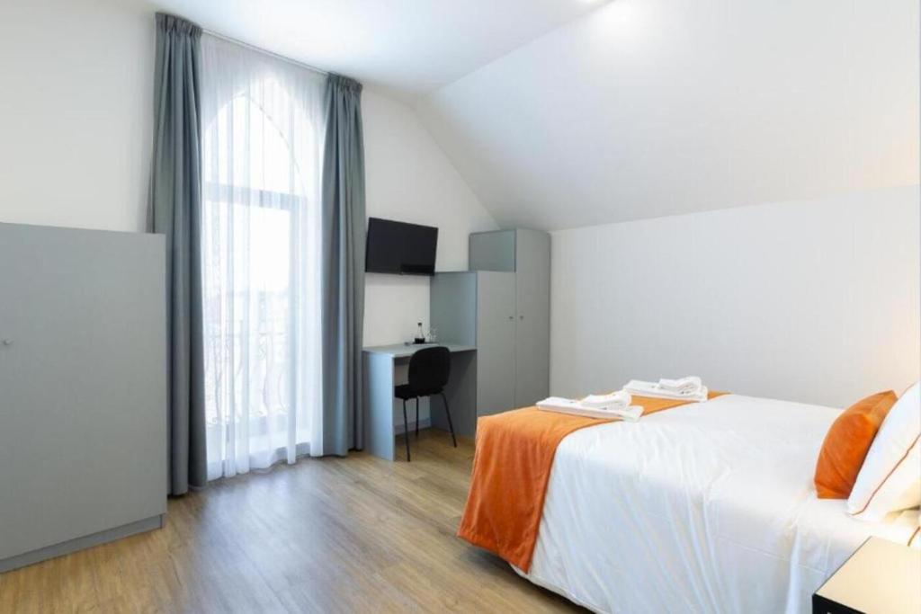 Cama ou camas em um quarto em Serra do Pilar Porto Suites