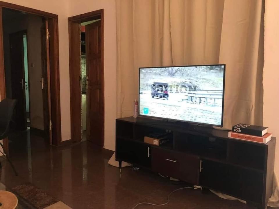 TV a/nebo společenská místnost v ubytování Mac immobilier